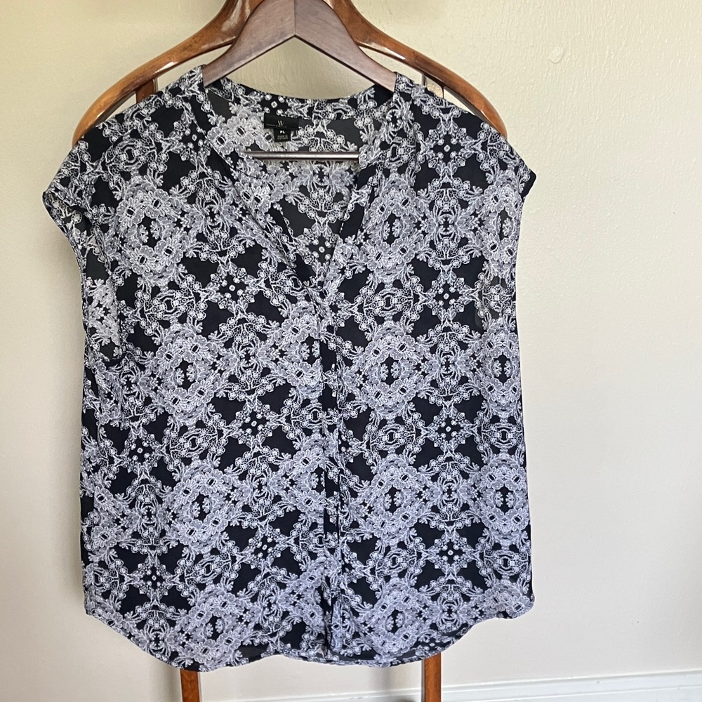Worthington Black and White Lace Pattern Blouse
